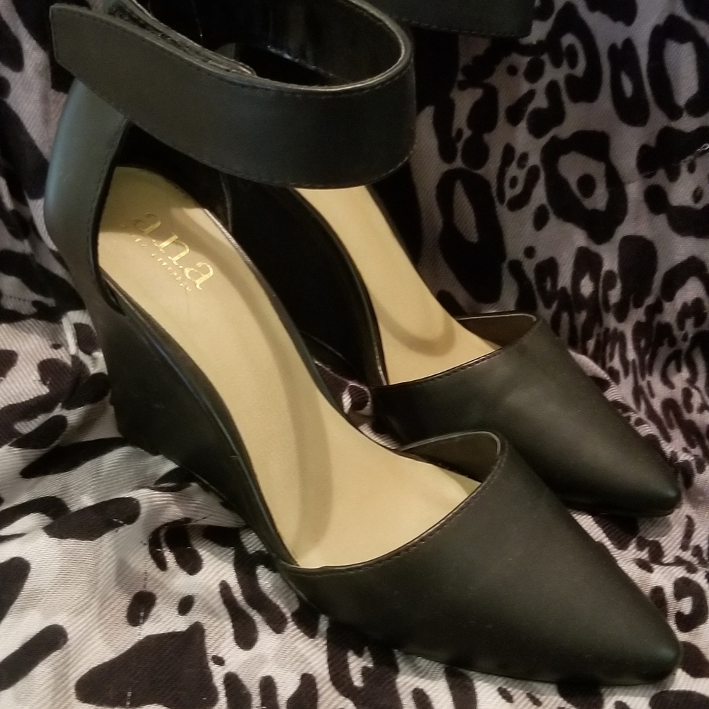 Wedge heels